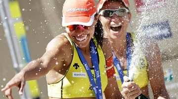 Juliana e Larissa: Ouro no vôlei de praia - REUTERS
