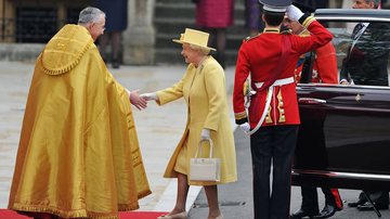 Elizabeth II na chegada à Abadia em que ocorre o casamento do príncipe William - Getty Images