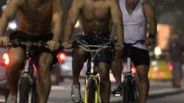 Jesus Luz anda de bike em Ipanema, Rio de Janeiro - Andre Freitas / AgNews