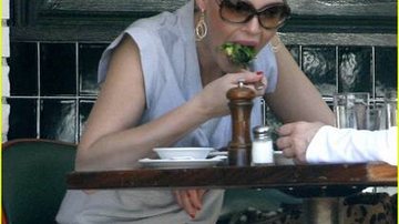Katherine Heigl pede salada em LA - Reprodução / Just Jared