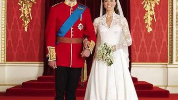 Foto oficial dos recém casados duque e duquesa de Cambridge, William e Catherine - Getty Images