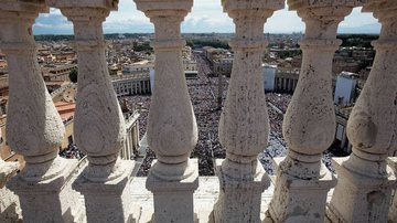 Multidão acompanha cerimônia de beatificação de João Paulo II - Getty Images