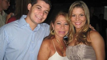 Bárbara Borges com o irmão Evandro e a mãe Edna - Arquivo Pessoal