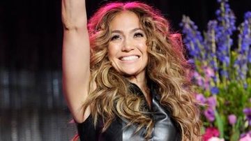 Jennifer Lopez em sessão de autógrafos do CD 'Love?' - Getty Images