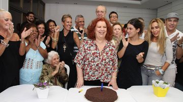 Beth Carvalho comemora seus 65 anos de idade ao lado de amigos e da filha Luana - Thyago Andrade / Photo Rio News