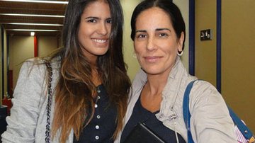 Gloria Pires com a filha Antônia nos bastidores da novela 'Insensato Coração' - Reprodução / TV Globo
