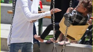 Halle Berry passa o dia com a filha Nahla em Malibu, Califórnia - Reprodução / Just Jared