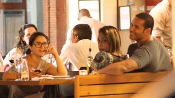 Maria Rita janta com amigos no Rio - Fausto Candelaria / AgNews