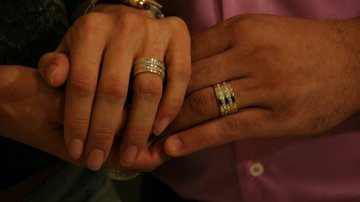 As alianças do noivado foram presente da madrinha do casal - GRAÇA PAES/ PHOTO RIO NEWS