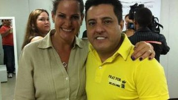 Bruno recebe Renata Ceribelli em seu camarim após apresentação em Manaus - Reprodução / Twitter