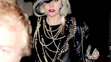 Lady Gaga com chifres - Reprodução/Daily Mail