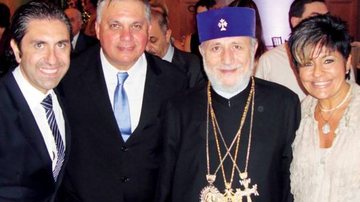 Na capital paulista, André Kissajikian e Arthur Moscofian Jr. Acompanham o patriarca S.S. Karekin II durante a visita Patriarca dos Católicos Armênios. - ANDRE VICENTE, CRIS VILLARES, FABRÍCIO FIACADORI, JORGE SCHERER FOTÓGRAFOS, KIN KIN E KLAUS LUMMERTZ