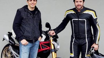 Murilo Benício aprende sobre motos