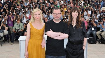 Kirsten Dunst, Lars von Trier e Charlotte Gainsbourg - Getty Images