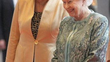Rainha Elizabeth II e a presidente da Irlanda, Mary McAleese - Reuters/Maxwell's