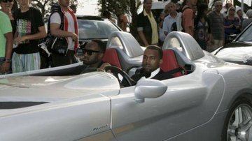 Kanye West chega de carro conversível em Cannes - CityFiles
