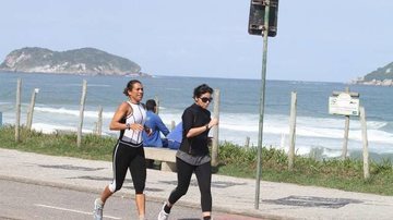 Giovanna Antonelli corre pela orla da Barra da Tijuca, no Rio de Janeiro - Dilson Silva/AgNews