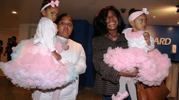Glria Maria leva as filhas ao teatro - Graça Paes/Photo Rio News