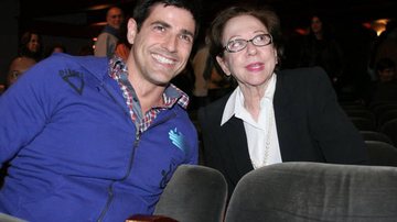 Fernanda Montenegro e Reinaldo Gianecchini encontram-se no teatro - GRAÇA PAES/PHOTO RIO NEWS