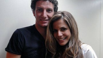 Elano e Nívea Stelmann nos bastidores da novela 'Morde & Assopra' - Reprodução / TV Globo