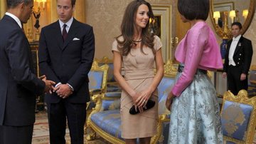 Duquesa Catherine conversa com Michelle Obama, ao lado de Barack Obama e do príncipe William - Getty Images