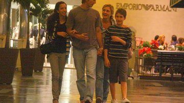 Adriana Esteves com o marido Vladimir Brichta, a enteada Agnes e o filho mais velho Felipe - Daniel Delmiro / AgNews