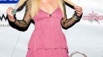 Look romântico e anel gigante de Paris Hilton - Getty Images