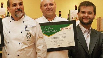 O chef Saulo Scarabotta recebe em seu restaurante, em SP, o vencedor do 1° Pasta Gourmet Contest Delverde, o chef Carlo Peccenini, e Nicola Armellini. - ARLINDO DE ALMEIDA JR., CUSTÓDIO DIAS JR., DELLA ROCCA, EDUARDO VIANA, GUILHERME GONGRA, RICARDO FERRARI E VAL GÓIS