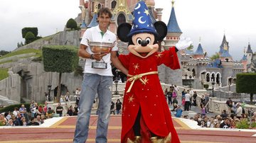 Rafael Nadal festeja título em Roland Garros durante ao parque da Disney em Paris - Reuters