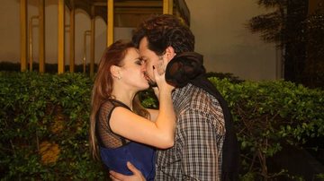 Os carinhos do casal Fernanda Nobre e Gabriel Gracindo - RAPHAEL MESQUITA / PHOTO RIO NEWS