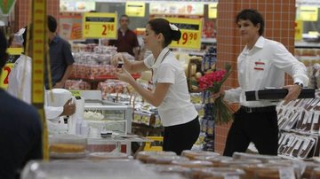 Alinne Moraes grava O Astro em supermercado - Delson Silva/AgNews