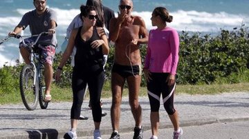 Giovanna Antonelli e Amin Khader caminham no Rio - Adilson Lucas/AgNews