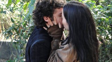 Príncipe Felipe e Doralice se beijam - Cordel Encantado/ TV Globo