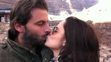 Henri Castelli e Fernanda Vasconcellos em clima de romance - Reprodução Twitter