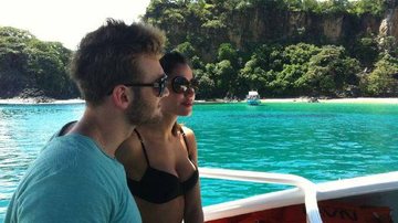 Wesley e Maria passeiam de barco em Fernando de Noronha - Reprodução Twitter