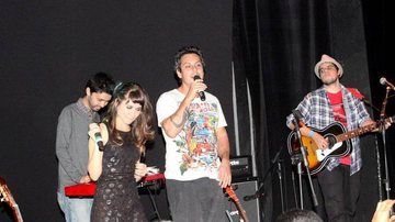 Alexandre Nero canta com o grupo 'A Banda Mais Bonita da Cidade' - Onofre Veras / AgNews