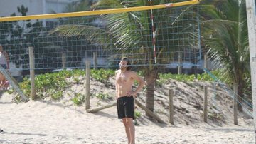 Ashton Kutcher e amigos: partida de vôlei na praia - Gabriel Reis e Delson Silva/AgNews