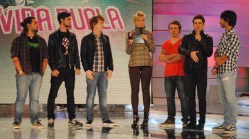 Leonardo Miggiorin e a Banda Vista no TV Xuxa - Reprodução / Twitter