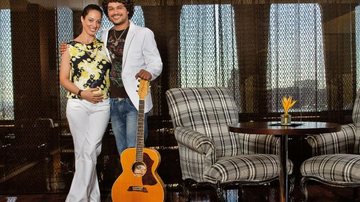 Em hotel de São Paulo, Leo e Luciana curtem a gravidez de três meses e homenageiam Tim Maia, o pai de Leo, dando ao filho o nome de famosa canção do ídolo. - ROGÉRIO ALBUQUERQUE