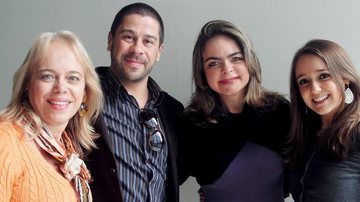A produtora Zenilda Salvato e a apresentadora Liliane Ventura recebem Paulo Nogueira e Pati Amoroso, ambos do musical Mamma Mia!, na atração da Trianon. - ANDRÉ PALLUCH