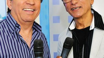 Em SP, Eli Corrêa saúda Cláudio Fontana em sua atração na RedeTV! - ANDRÉ VICENTE