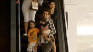 Daniel de Oliveira com a mulher Vanessa Giácomo e os filhos Raul e Moisés - Delson Silva / AgNews