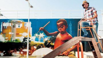 No ponto mais alto da comunidade com 65000 moradores, a pintura em homenagem ao AfroReggae. - MARIANA VIANNA/A7 FOT. E COM