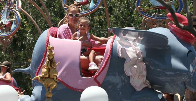 Jennifer Lopez com a filha Emme - GrosbyGroup