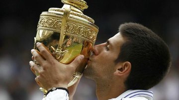 Novak Djokovic comemora título em Wimbledon - Reuters