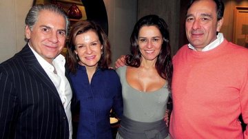 Marcelo e Rosana Cunha organizam jantar e recebem Ana Lucia e Belarmino Iglesias em restaurante, SP. - CAUÊ DINIZ