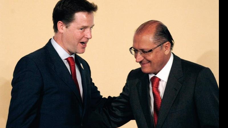 O vice-primeiro-ministro britânico Nick Clegg com o governador do Estado de SP Geraldo Alckmin em fórum de sustentabilidade, em SP. - GIANNE CARVALHO