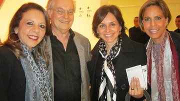 Maria Emilia Genovesi, Klébi Nori e Sheila Aragão prestigiam Francis Hime no lançamento de seu CD em teatro, em São Paulo. - GIANNE CARVALHO