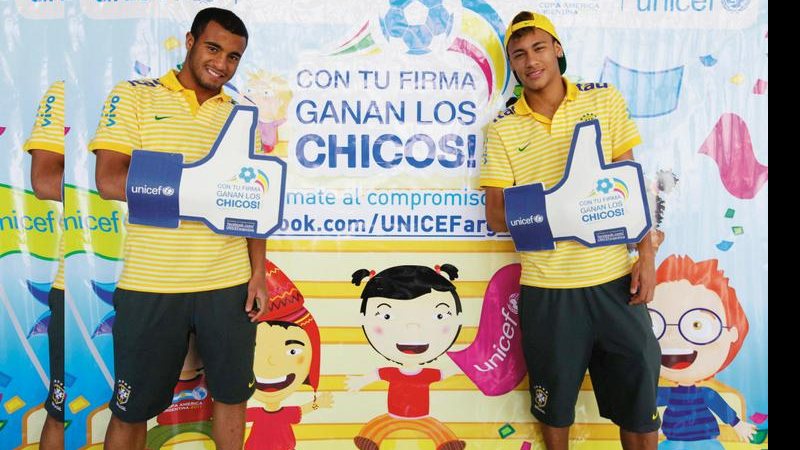 Os craques <strong>Lucas</strong> e <strong>Neymar</strong> apoiam ação para crianças - REUTERS