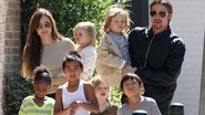 Angelina Jolie e Brad Pitt com os filhos - Grosby Group
